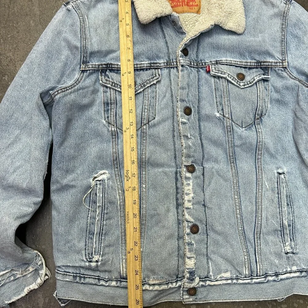 Levi’s Sherpa Lined Denim Trucker Jacket Size L Distressed Light Wash - Picture 6 of 13